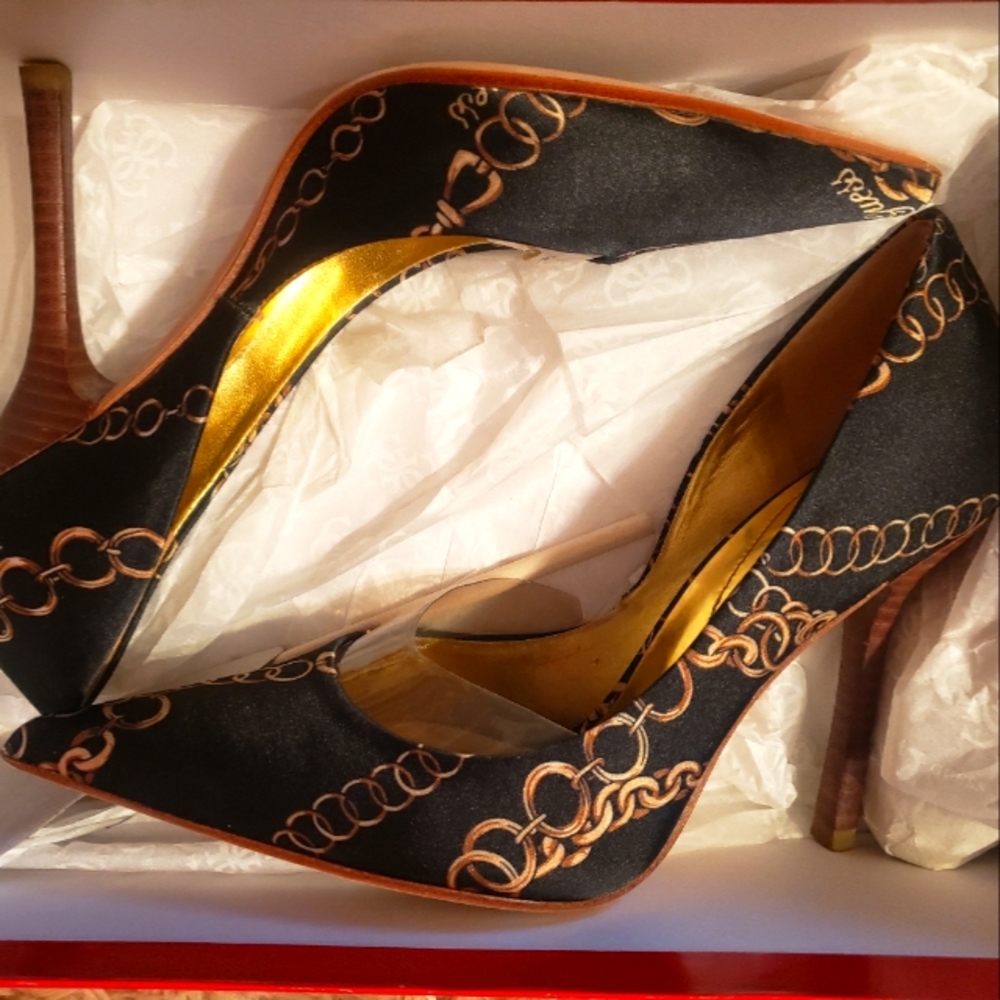 Guess Black Fabric w/Chain Design Pumps (Carrie)